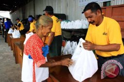 PT IMJ Bagikan 1.310 Paket Sembako Murah