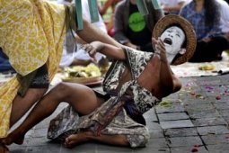 AKSI KEPRIHATINAN LAHAN PERTANIAN