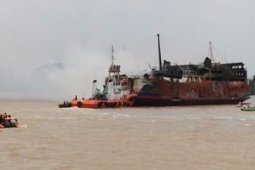 KAPAL DIKANDASKAN