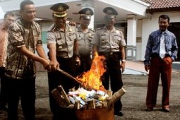 MUSNAHKAN BARANG BUKTI