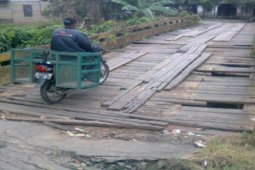 JEMBATAN RUSAK BERAT
