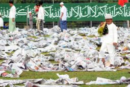 Warga diimbau tidak gunakan koran untuk alas shalat Id