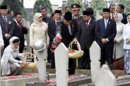 HARI PAHLAWAN