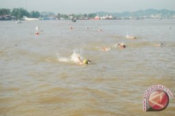 Perenang Aceh Juara Lomba Menyeberangi Sungai Mahakam