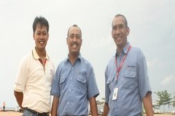 United Tractors Ikut Program Tanam Mangrove