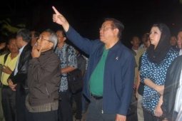 Tinjau Lokasi Jembatan Runtuh