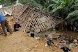 Tiga Rumah Di Lebak Tertimbun Longsor