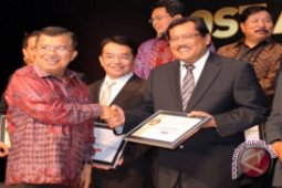 Dirut Telkomsel Raih Predikat CEO Idaman 2011