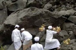 LARUNG SESAJI KELUD