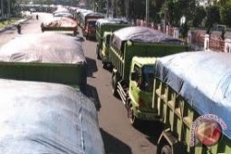 Angkutan batu bara bermuatan lebih ditindak