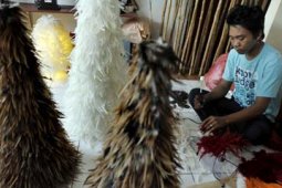 POHON NATAL BULU AYAM
