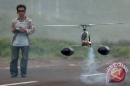 Warga dan wisatawan saksikan "Jogja Air Show"
