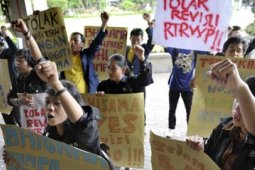 TOLAK REVISI RTRWP