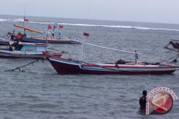 Delapan perahu nelayan Mukomuko karam diterjang ombak