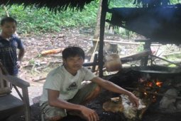 PEMBUAT GULA AREN