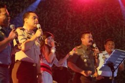 NYANYIAN KOMANDAN