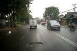JALAN  RUSAK PARAH