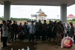 Warga tuntut pembatalan sk pencopotan kades