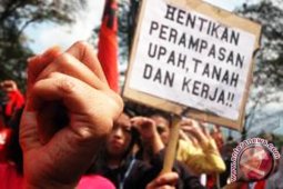 Catatan akhir tahun - Buruh sejahtera investasi tetap berjalan