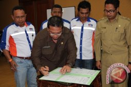 Perusda KSDE Serahkan Deviden Ke Pemkab Kukar
