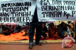 Ratusan warga Mukomuko tutup jalan PT Alno