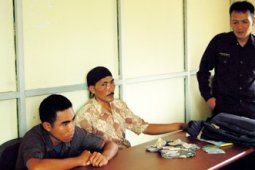 PEMUNGUT SUMBANGAN ILEGAL