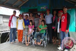 Dissosnaker Bantu Kursi Roda di Selangan