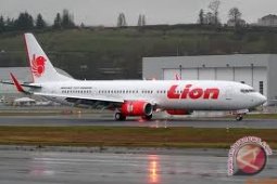Pesawat Lion Air Tergelincir Masuk Laut di Bali