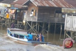 Polisi Tegur Penumpang Duduk Di Atap Kelotok