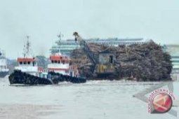 Tuggboat Penarik Ponton Batu Bara Terbalik