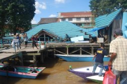 Dermaga Ambruk