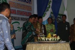 POTONG TUMPENG