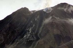 AKTIFITAS SEMERU MENINGKAT