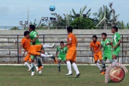 Mukomuko bangun sarana pendukung lapangan sepak bola