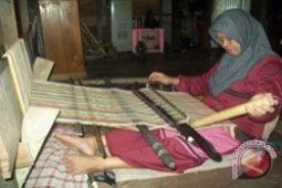 Tenun Sarigading Untuk Obat