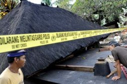 ROBOH DITERJANG ANGIN