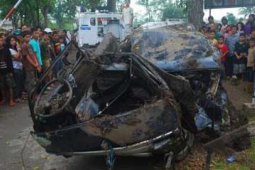 DITABRAK KERETA API