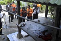 OLAH TKP PENYERGAPAN TERORIS