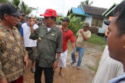 KUNJUNGI KORBAN BADAI