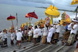 MELASTI JELANG NYEPI