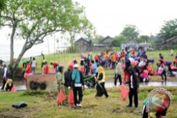 Regent Tanah Bumbu invites community to guard marine ecosystem