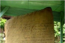 Tulisan Sanskerta di Pariangan memudar
