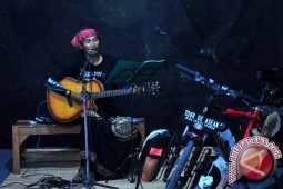 "Wong kito" ini bersepeda kampanyekan energi alternatif
