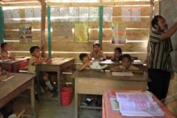 TIGA KELAS SATU RUANGAN