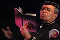 Mereka taburkan puisi kepada santri