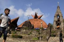 GEREJA PUH SARANG