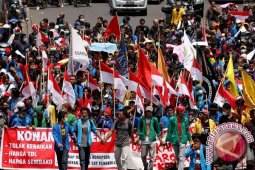 IMM: Turunkan Harga Kebutuhan Pokok