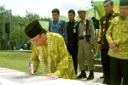 TANDATANGANI PRASASTI