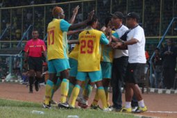 RAYAKAN GOL PERTAMA