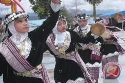 Tari Rentak Kudo meriahkan Malam Bainai putri gubernur